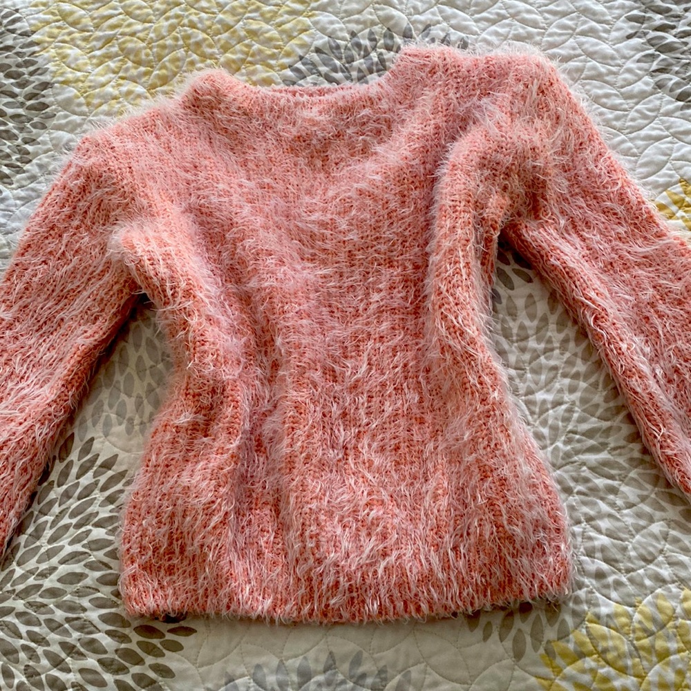 NWOT Pink Fuzzy cropped Sweater
